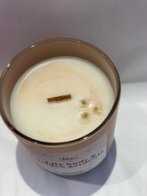 Load image into Gallery viewer, Lily buds & Golden Gardenia