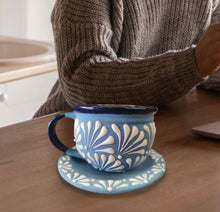 Load image into Gallery viewer, Mug with platito
