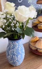 Load image into Gallery viewer, Flower vase
